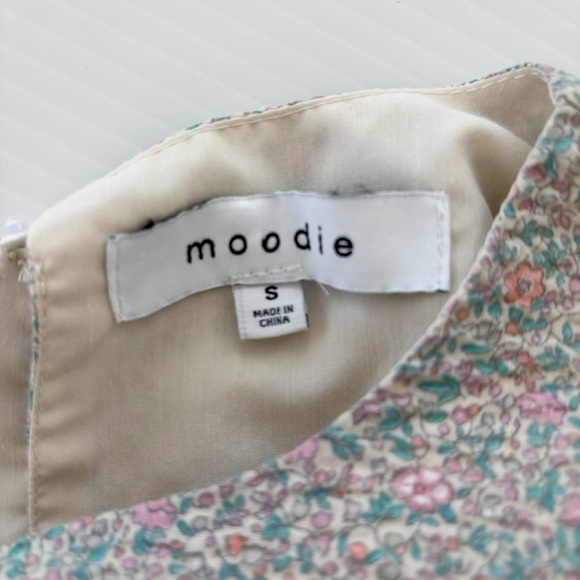 Moodie Ditsy Floral Lace Smocked Blouse Small - Picture 6 of 9